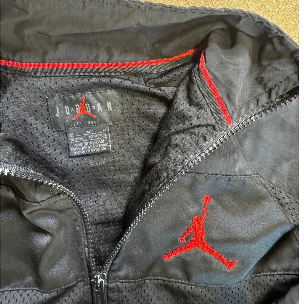 Jordan Boys Black Full Zip Mesh Windbreaker Jacket‎ Red Jumpman Size M 10-12